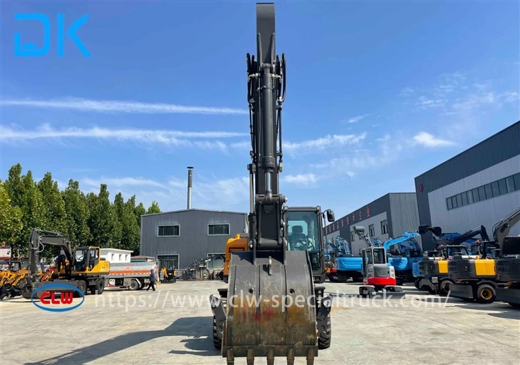 CL9215 Tire Excavator front