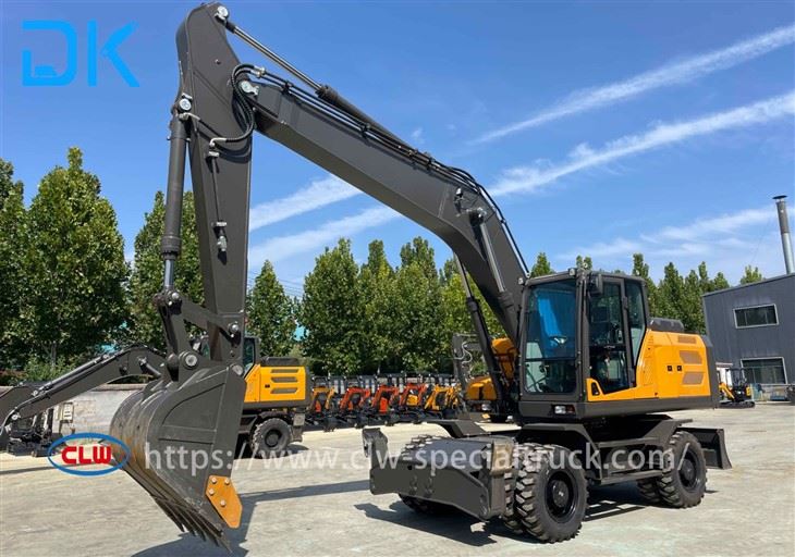 CL9215 Tire Excavator front left